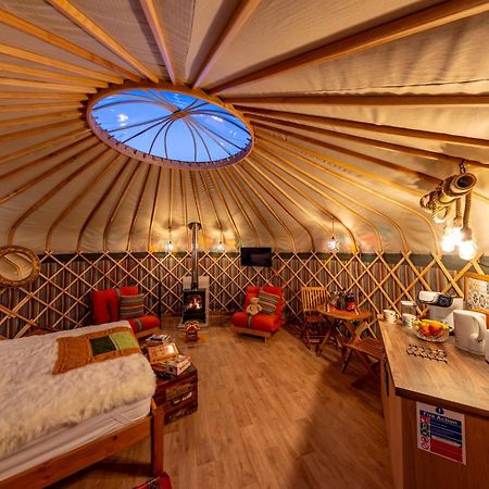 Glamping At South Lytchett Manor Hotel Poole Buitenkant foto