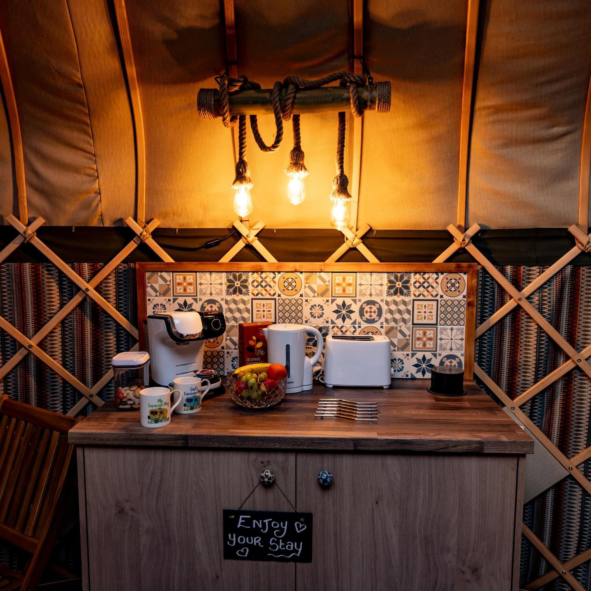Glamping At South Lytchett Manor Hotel Poole Buitenkant foto